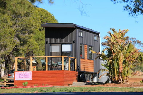 Pink Lake Tiny House - Winery Find 1
