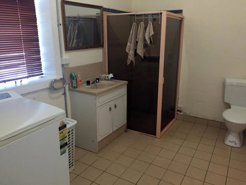 Port Wakefield Cottages - Winery Find 3