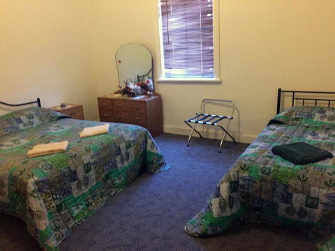 Port Wakefield Cottages - Winery Find 1