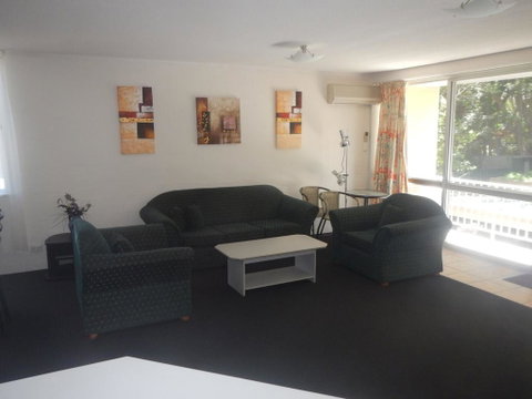 Portsea 16 14 Surf Street - Winery Find 1