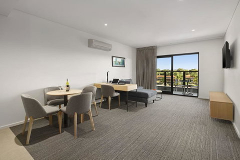 Quality Hotel Lakeside - Winery Find 3
