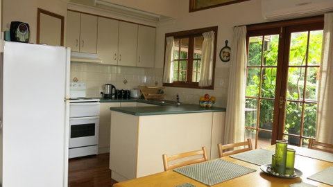 Ravensbourne Escape - Cedar Lodge - Winery Find 1