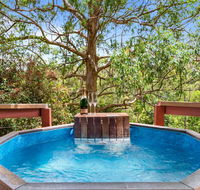 Ravensbourne Escape-Tree Tops - Winery Find