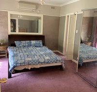 Rebecca self service guest house walk to La Trobe Uni - Winery Find