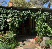 Red Hill Cottage - Winery Find
