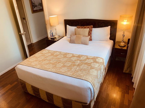 Royal Albert Hotel - Winery Find 2