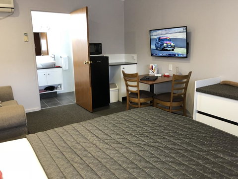 Roydons Motor Inn - Winery Find 1