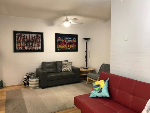Santa Monica Apartment - Winery Find 2