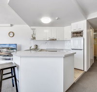 Second Floor 2 Bedroom Mooloolaba Escape - Caribbean Resort - Winery Find
