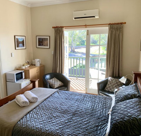 Settlers Hotel York - Winery Find 1