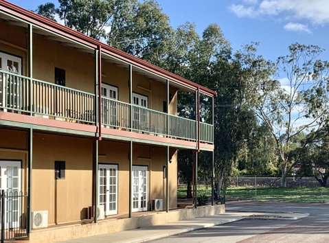 Settlers Hotel York - Winery Find 3
