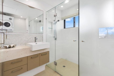Shoreline Nine Penthouse With Ocean Views - Winery Find 2