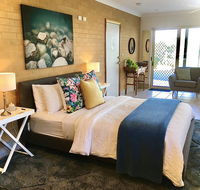 SilverWaters Waterfront Accommodation - Winery Find