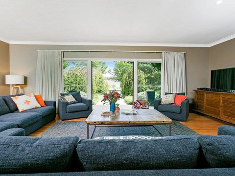 Sinden Park - Garden, Swimming Pool, Rural Vistas - Winery Find 3