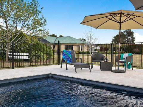 Sinden Park - Garden, Swimming Pool, Rural Vistas - Winery Find 1