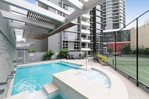 SK2 - 3BR With Pool Gym Steam Room In Story Bridge - Winery Find 1