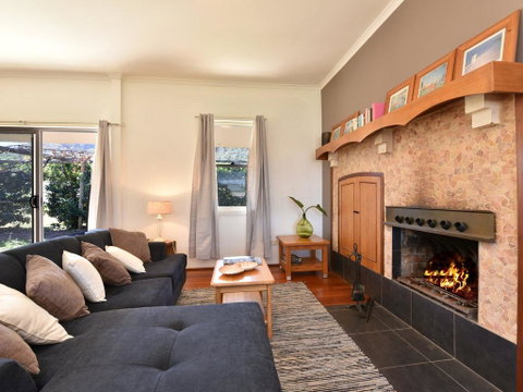 Somerville Wines Farmstay In Broke, Super Cute House On Working Farm. Walk For Miles. - Winery Find 0