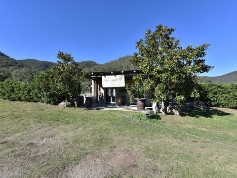 Somerville Wines Farmstay In Broke, Super Cute House On Working Farm. Walk For Miles. - Winery Find 1