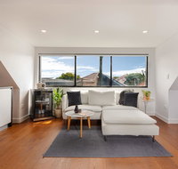 Spacious 2 Bed House 2 AC and Free Street Parking - Winery Find