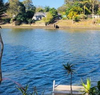 Spacious 2 Bedroom Beach Side Apartment - Close to shopping Centre with Coles Health Food Shop Sushi Pizza Cafes Hairdresse - Winery Find