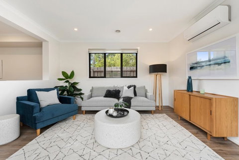 Spacious 4-Bed House With Parking And Backyard - Winery Find 2