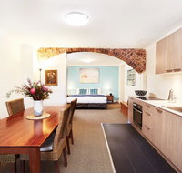 Spacious Studio With Courtyard and Extra Beds - Winery Find