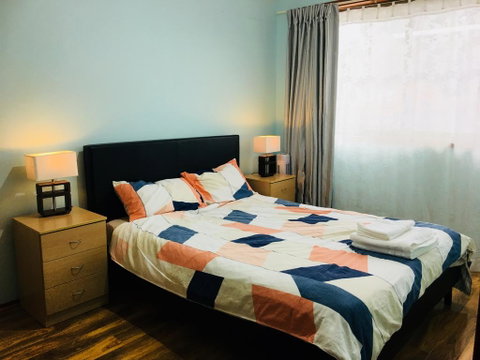 Spacious Townhouse In Wollongong - Winery Find 0