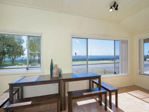 Stillwater', 25 Victoria Parade - Large Cottage Across From The Water Sleeping 13 - Winery Find 1