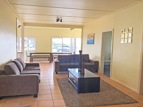 Stillwater', 25 Victoria Parade - Large Cottage Across From The Water Sleeping 13 - Winery Find 3