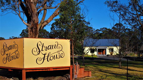 Straw House B And B - Winery Find 0