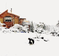 STUNNING HOME WITH AMAZING VIEWS - just 20 mins to the city and only 10 to MONA - Winery Find