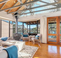 STUNNING WATERFRONT ESCAPE AT DALEYS POINT - Winery Find