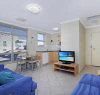 Stylish Comfortable 2 bdrm Glenelg North - Winery Find