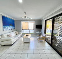 STYLISH RESIDENCE LARGE PRIVATE YARD - CLOSE TO DREAMWORLD - Winery Find