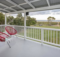 Sugar Shack - Character Family Home Right on the Ocean - Winery Find