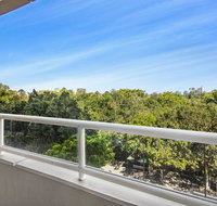 Super Convenient Apartment with Garden Views - Winery Find