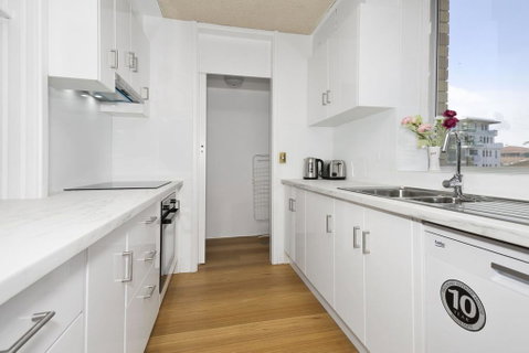 Tasman Towers - Unit 13 - Winery Find 2