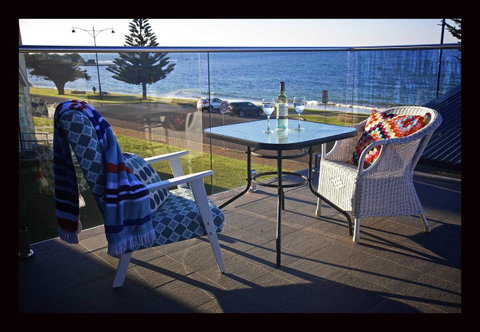 Penguin Beachfront Apartments - Winery Find 8