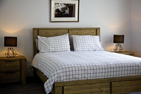 Penguin Beachfront Apartments - Winery Find 25