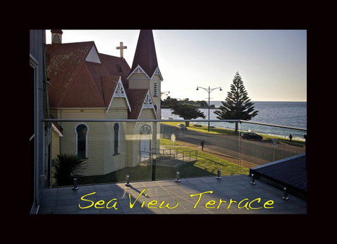 Penguin Beachfront Apartments - Winery Find 7