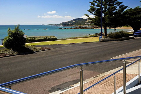 Penguin Beachfront Apartments - Winery Find 2
