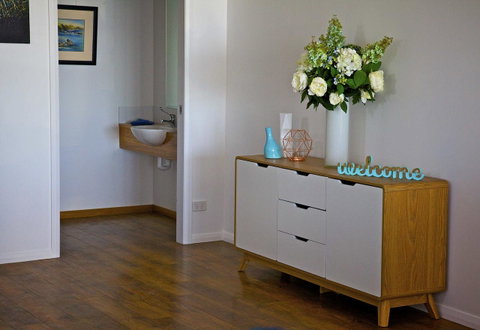 Penguin Beachfront Apartments - Winery Find 11