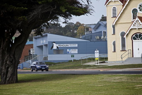 Penguin Beachfront Apartments - Winery Find 19