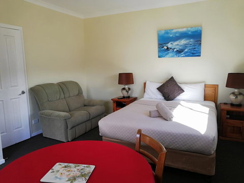 Wintersun Gardens Motel - Winery Find 7