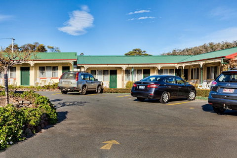Wintersun Gardens Motel - Winery Find 28