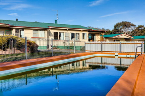 Wintersun Gardens Motel - Winery Find 14