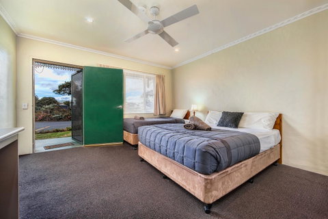 Wintersun Gardens Motel - Winery Find 18