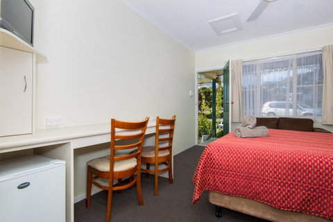 Wintersun Gardens Motel - Winery Find 34