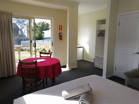 Wintersun Gardens Motel - Winery Find 8