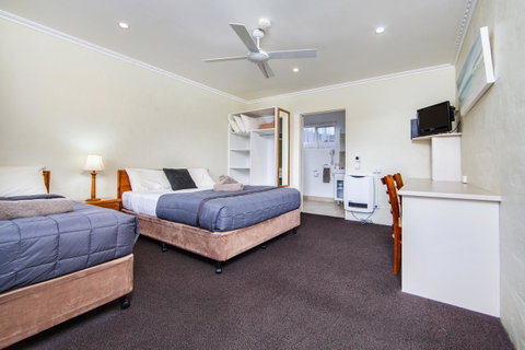 Wintersun Gardens Motel - Winery Find 39